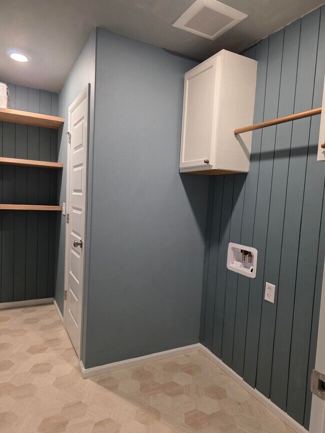 Building Photo - 4 Bedroom Home in Soundview Estates!