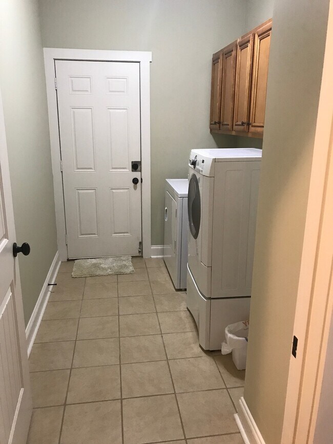 Building Photo - 263 Solamere Ln