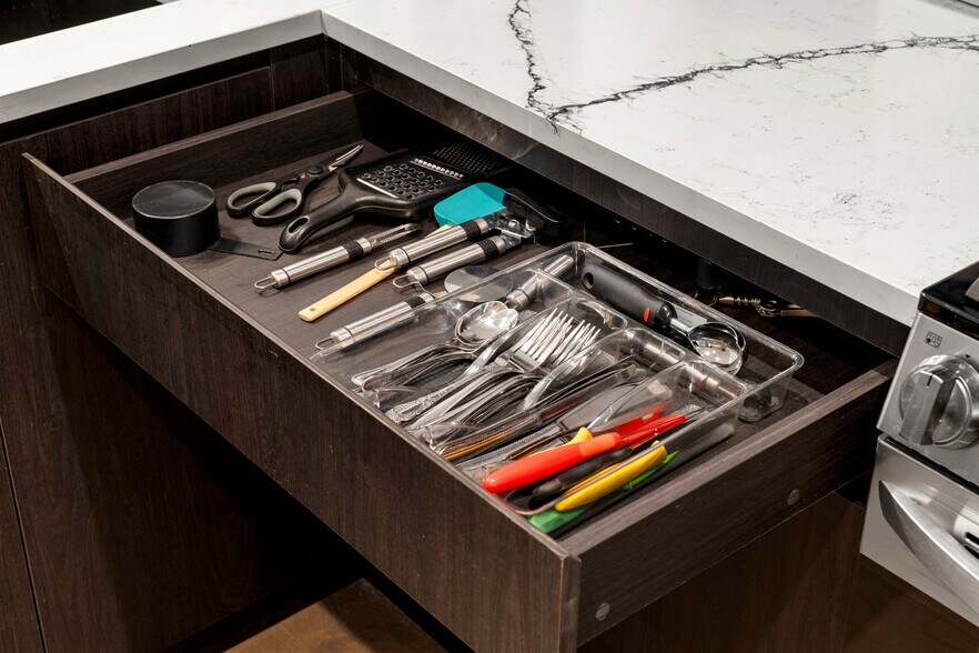 Building Photo - 318 W Grand Ave