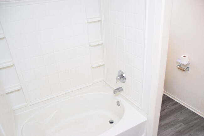 Building Photo - NE GATED COMMUNITY WITH POOL