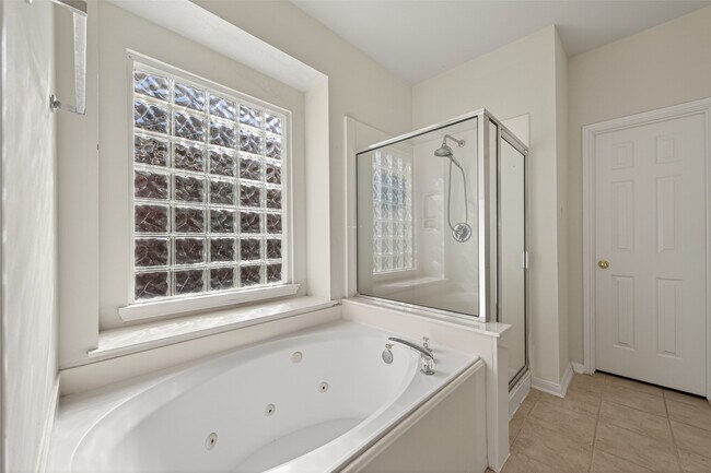 Building Photo - 23730 River Pl Dr