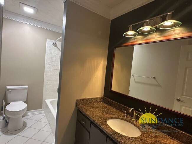 Building Photo - Charming 3-Bedroom Home in Prime Navarre L...