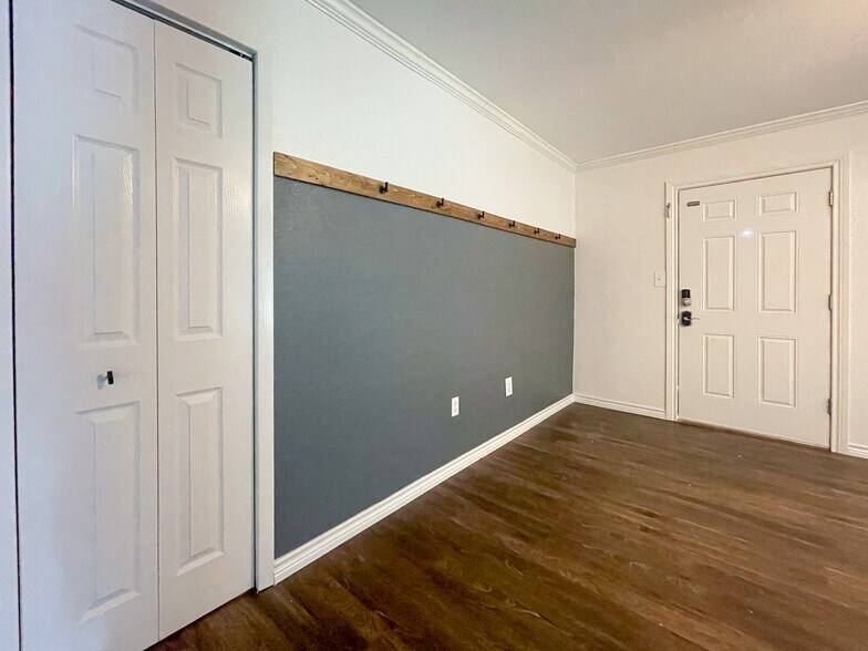 Building Photo - 312 Cedarwood Ln