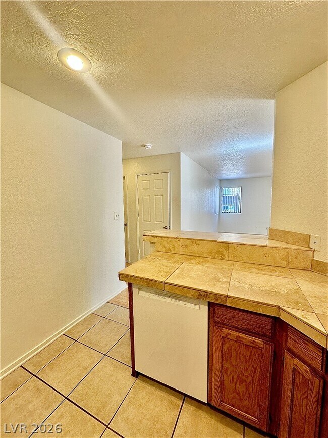 Building Photo - 5042 S Rainbow Blvd