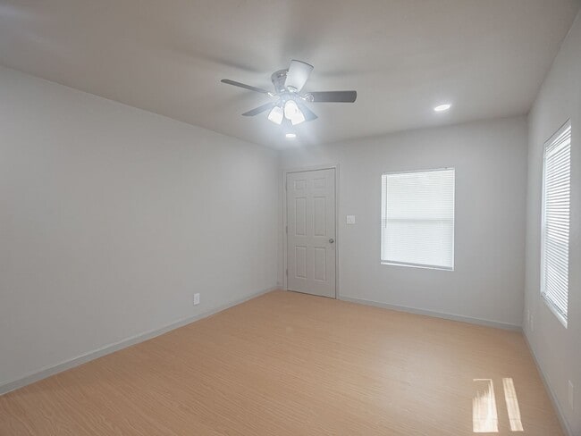 Building Photo - Phenomenally Beautiful FOUR bedroom TWO bath, Newly Remodeled Home! AVAILABLE RENT TO OWN!!