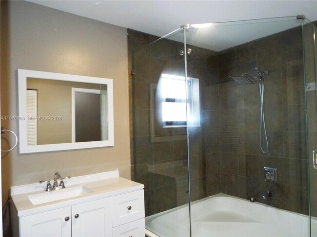 Building Photo - 422 SW 88th Pl