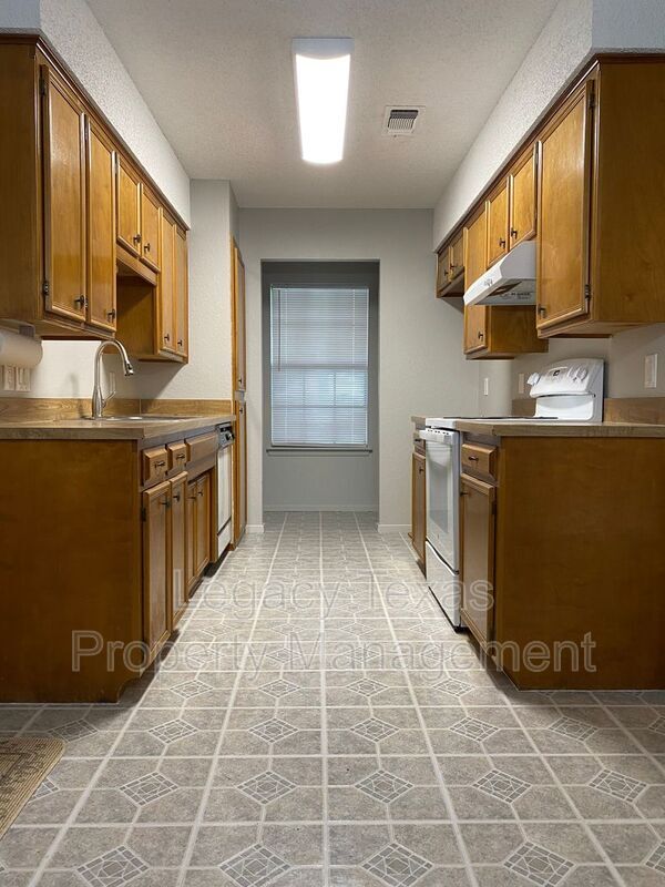 Building Photo - 1413 Berry Dr