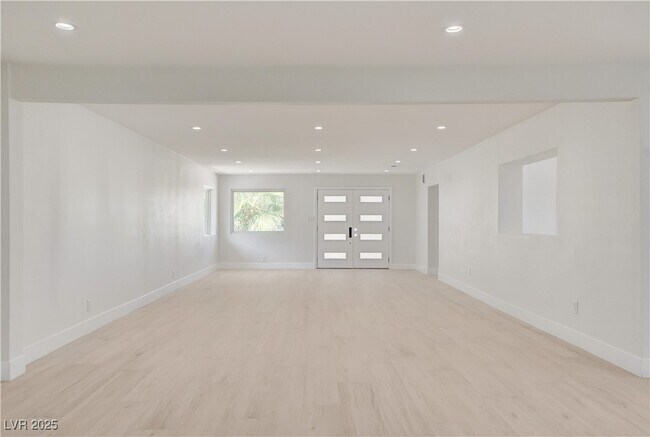 Building Photo - 3962 Euclid St