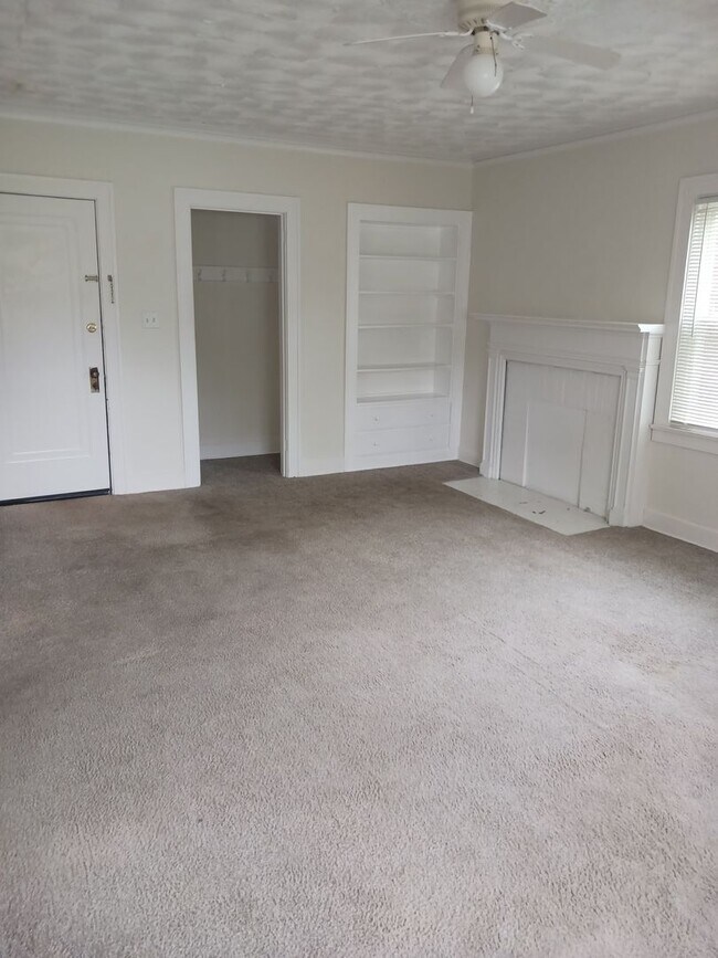 Building Photo - 4 bedroom 2 full baths Upper Northside Youngstown