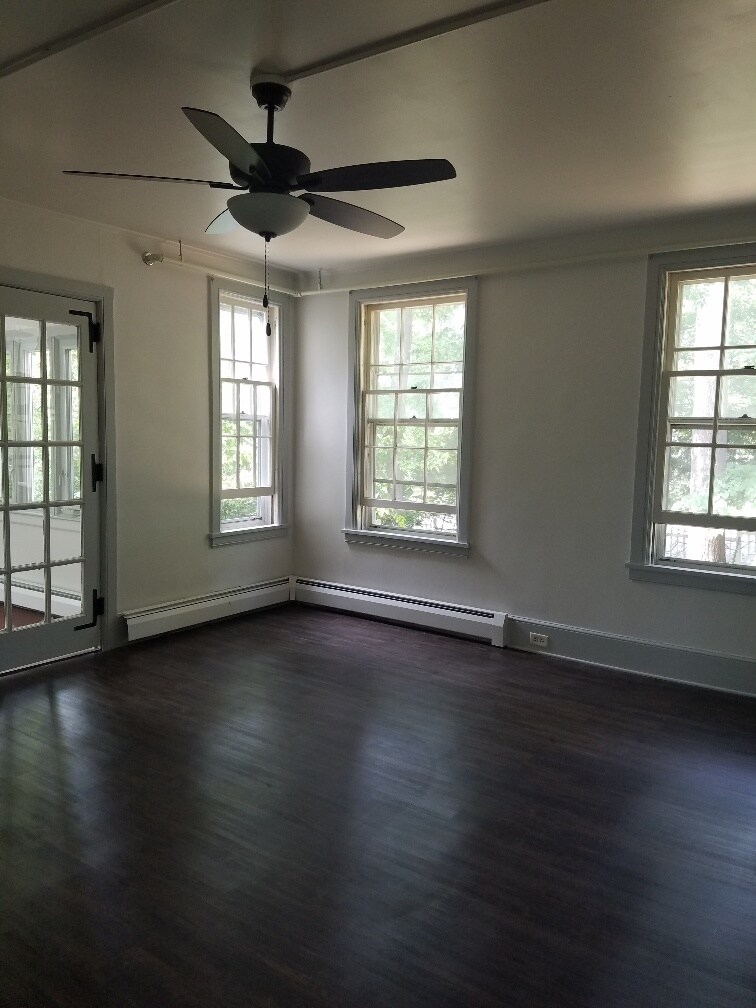 Building Photo - 115 Llenroc Ct