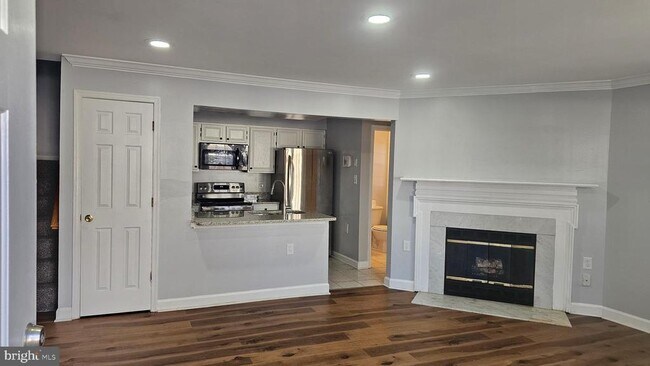 Building Photo - 12131 Salemtown Dr