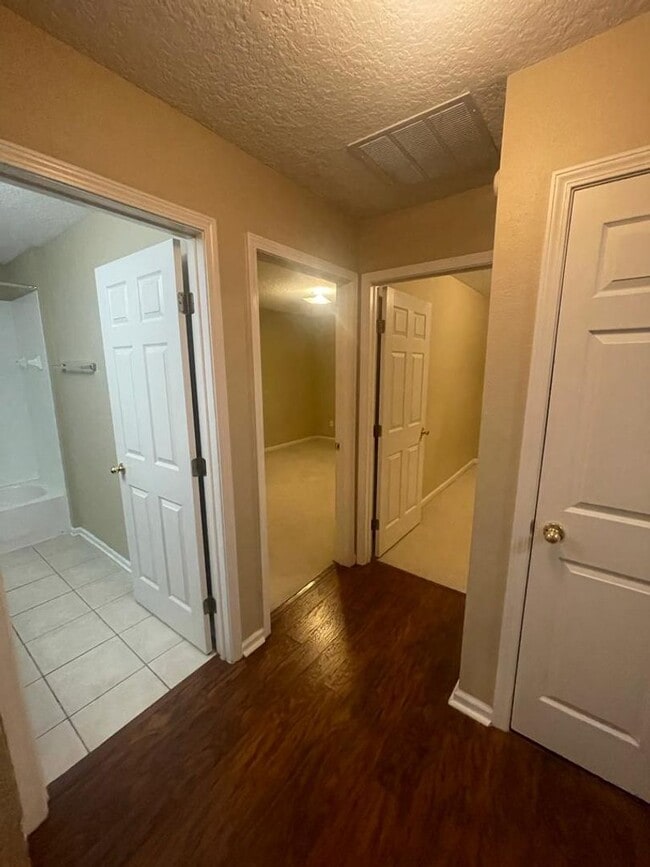 Building Photo - MOVE IN SPECIAL!!!   2 BEDROOM 2 BATHS JAC...