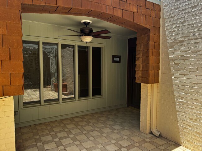 Building Photo - Country Place Estates Town Home