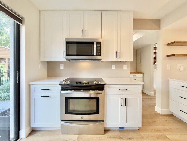 Building Photo - 817 Fairwood Forest Dr