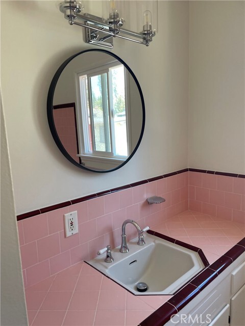 Building Photo - 332 Bluebird Canyon Dr