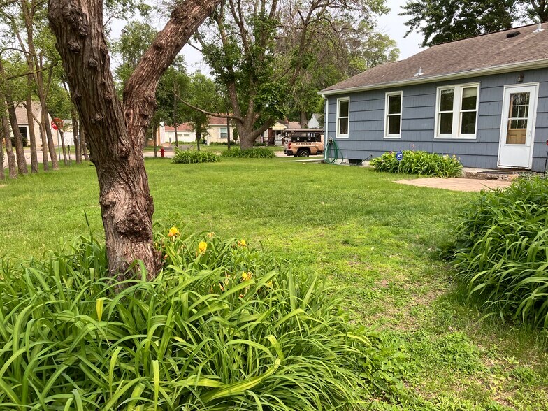 Huge Yard and Outside living Space w/ Beatiful Perenial Gardens- Just Add Water - 2824 Texas Ave S