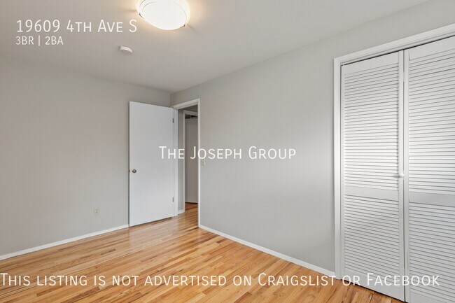 Building Photo - Beautifully updated 3 bed/1.75 bath in Des...