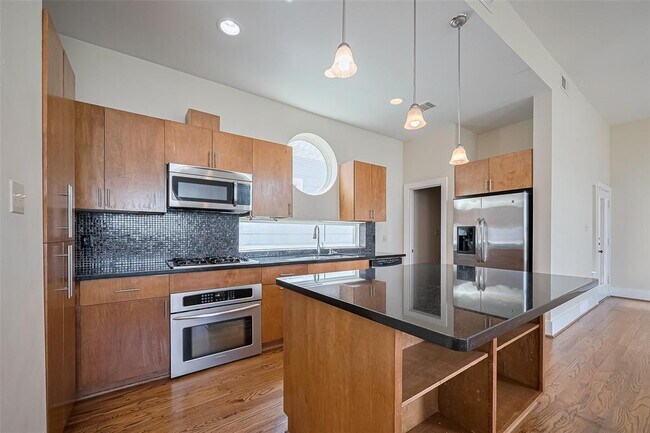 Building Photo - 5235 Larkin St