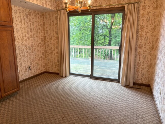 Building Photo - Single Family Home on 9.84 Acres