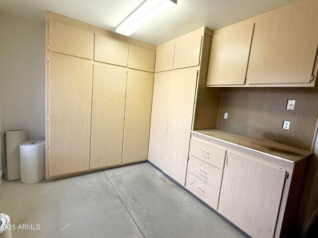 Building Photo - 4208 E Hamblin Dr