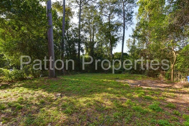 Building Photo - Belmont Home