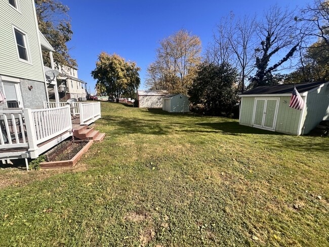 Building Photo - Remodeled 2 bed, 1 bath with laundry