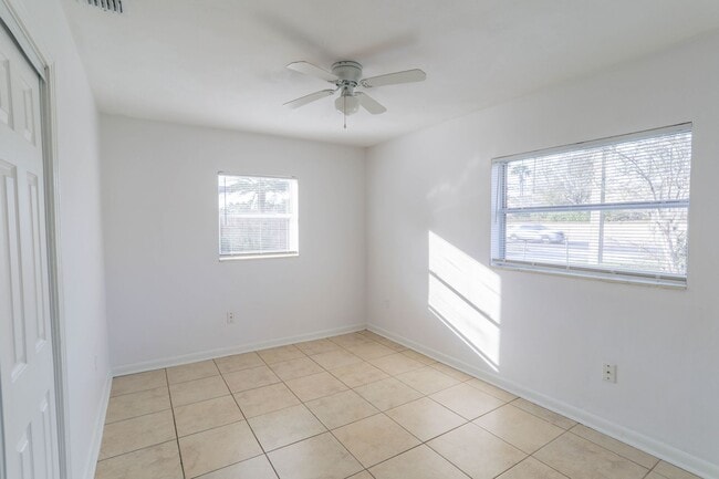 Building Photo - 5422 Lake Underhill Rd