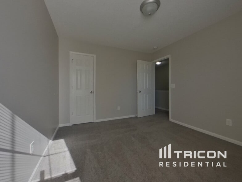 Building Photo - 1104 Waverly Pl Dr