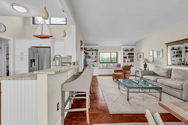 Building Photo - 123 Heritage Vlg