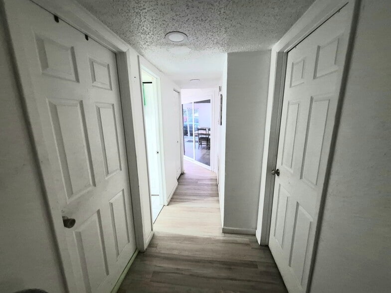 Building Photo - 1533 Bosque Dr