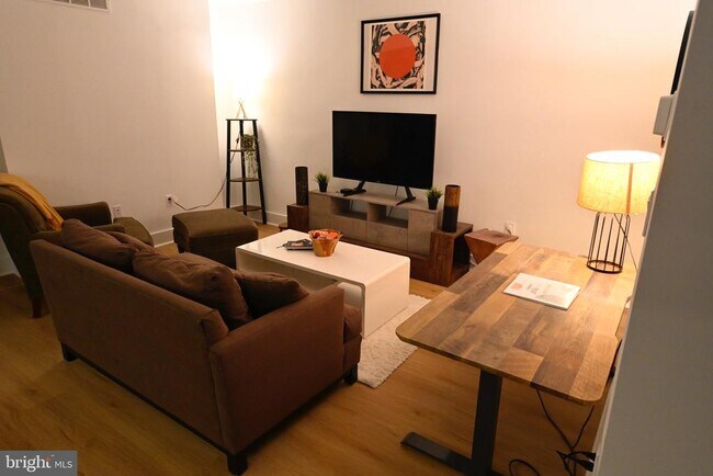 Building Photo - 1230 Penn St NE