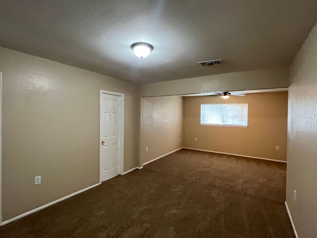 Building Photo - 103 Meadow Way