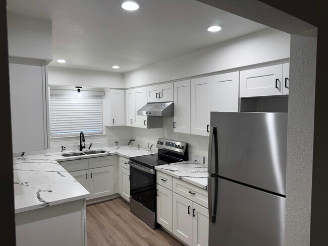 Building Photo - 2118 N Glenn Ave