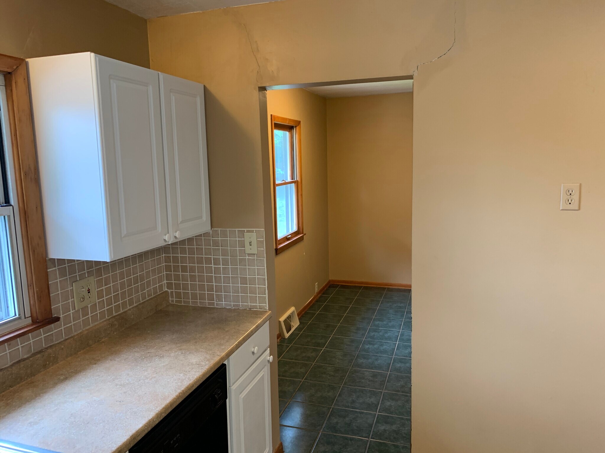 Building Photo - 2212 Cedar Acres Dr