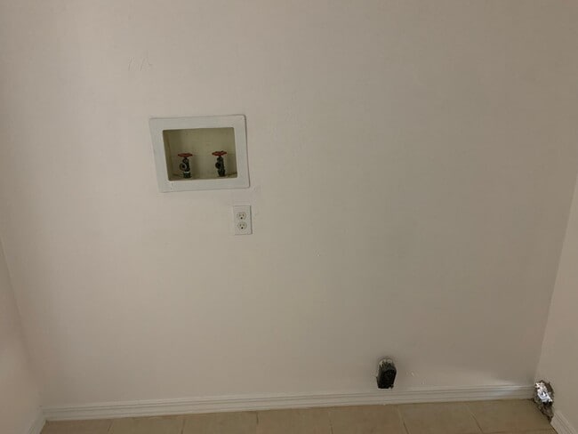 Building Photo - 806 Boulevard De L'Orleans