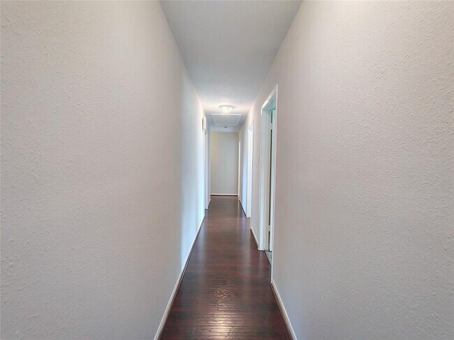 Building Photo - 2546 Long Reach Dr
