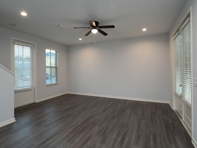 Building Photo - Porter's Parkside - 4 Bedroom, 4 Bathroom ...