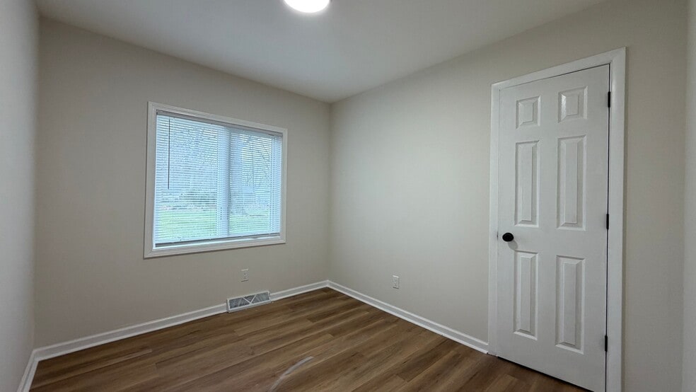 Building Photo - 3101 N County Line Rd