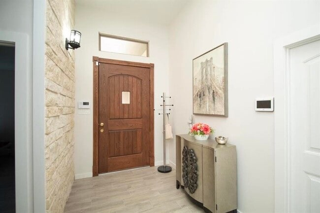 Building Photo - 303 Placido Dr