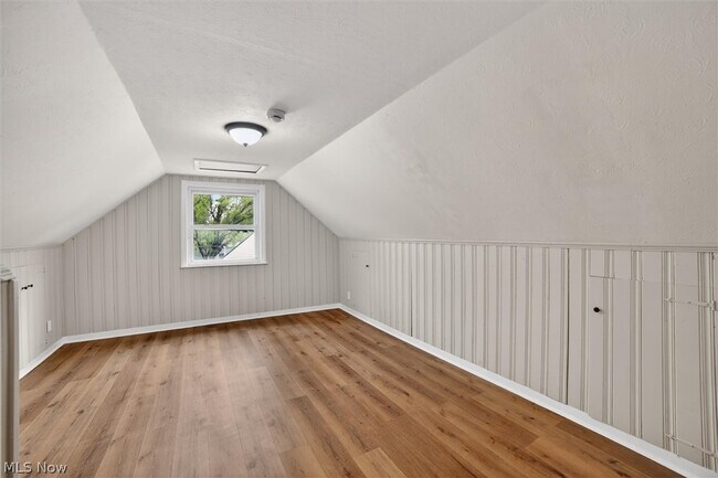 Building Photo - 681 E 258th St