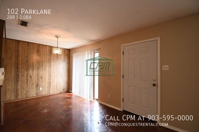 Building Photo - 102 Parklane-