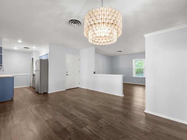 Building Photo - 8010 Camden Dr