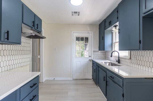 Building Photo - 3 Bedroom Rent to Own Home Available!