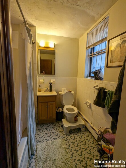 Building Photo - 58 Queensberry St