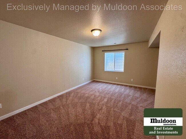 Building Photo - Spacious 5 Bedroom, 3.5 Bath Home with 3-Car Garage, and Pet-Friendly Living in 80925!