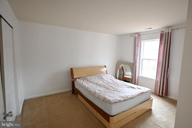 Building Photo - 101 Goldenrod Ln