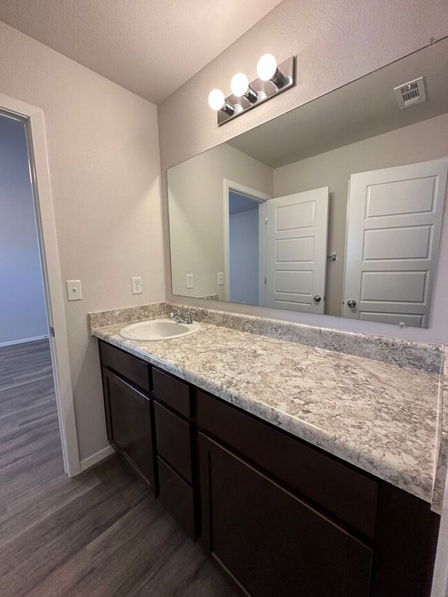 Building Photo - *Valentine's Day Special!* Three Bedroom |...