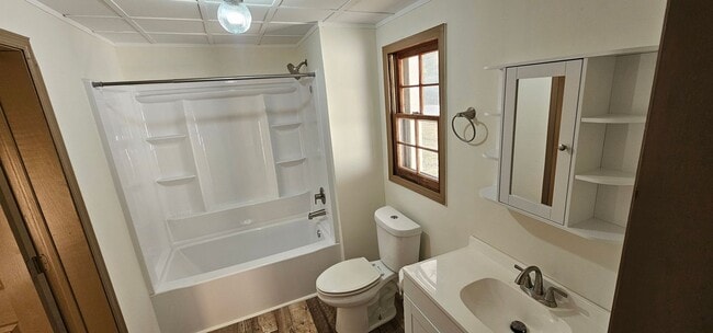 Building Photo - Enjoy a piece of history in this Vintage F...