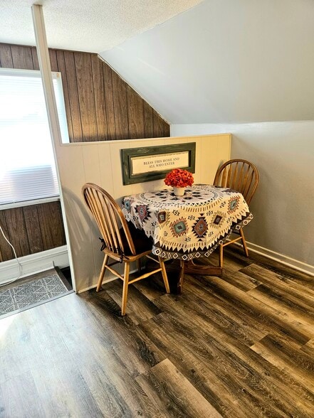 Building Photo - 800 18th Ave NE