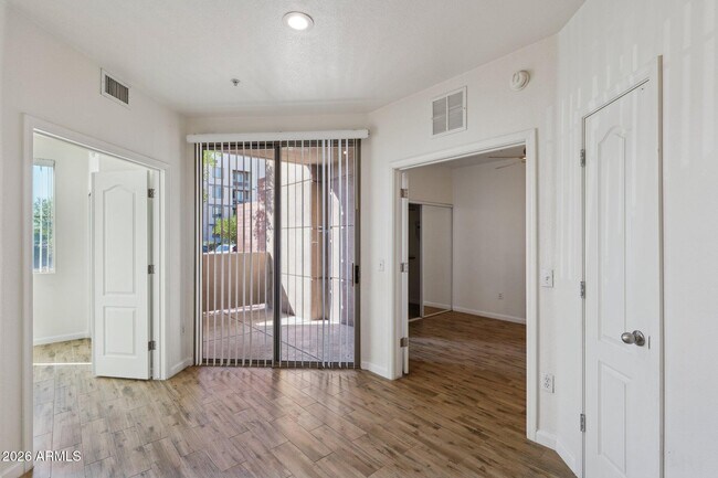 Building Photo - 1701 E Colter St